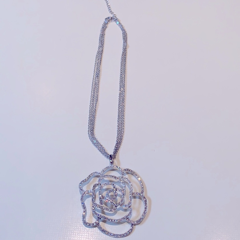 Glittery necklace